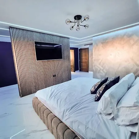 Luxury City Stay: 2-Br Penthouse Wolverhampton Extérieur photo
