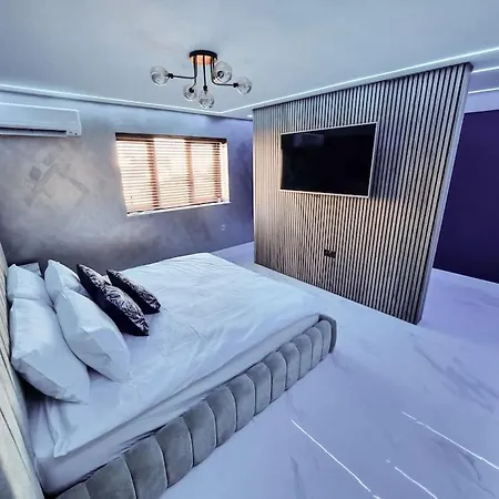 Luxury City Stay: 2-Br Penthouse Wolverhampton Extérieur photo