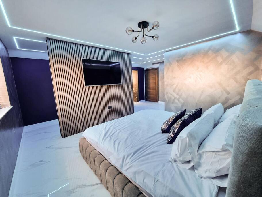 Apartment Luxury Stay: 2-br Penthouse *