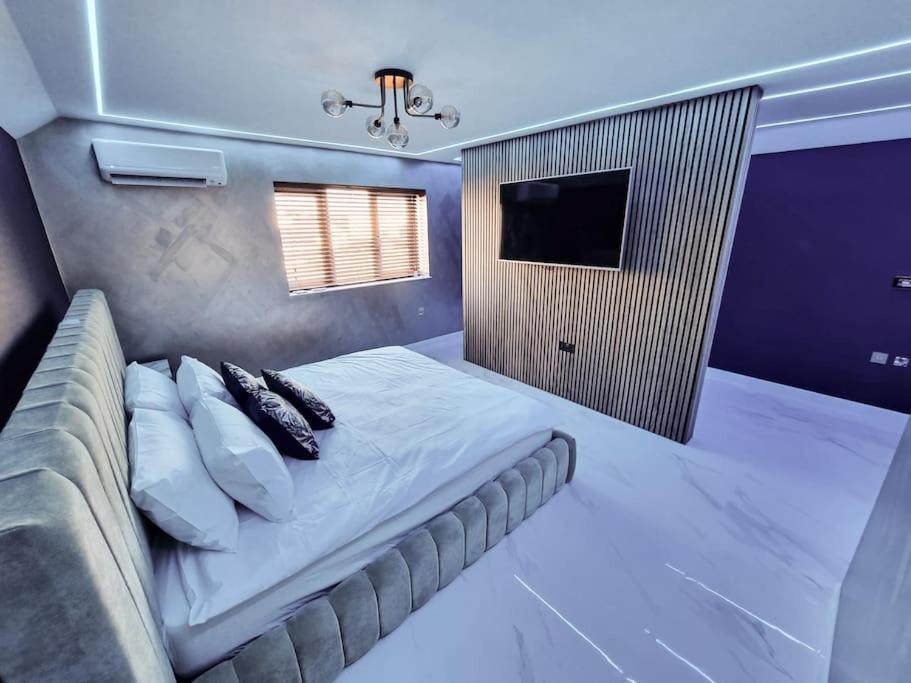 Luxury Stay: 2-br Penthouse Apartment *